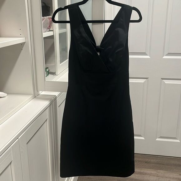 J. Crew Dresses & Skirts - J. CREW Black Bow Back Sheath V-Neck Mini Dress, Size 2